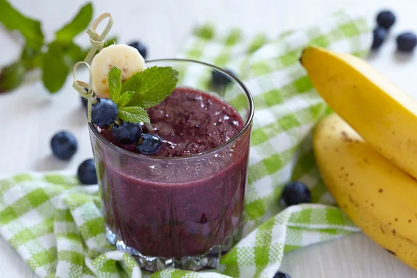 Smoothie com mirtilo e banana — Fotografia de Stock