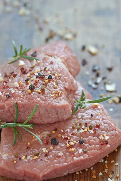 生の子牛の肉 — ストック写真