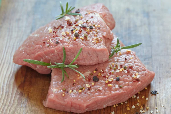 Ruwe kalfsvlees — Stockfoto