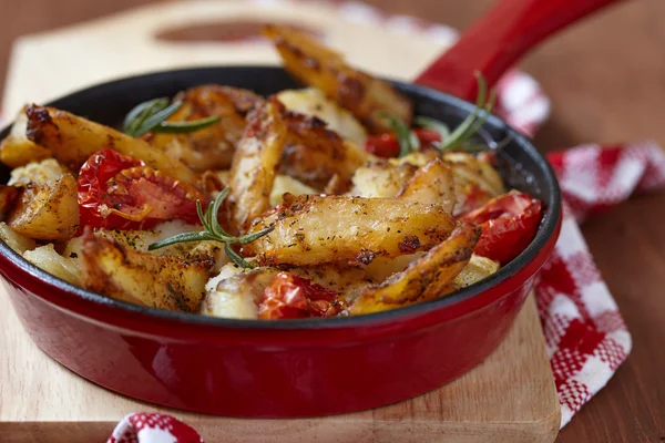 Peixe assado com batatas — Fotografia de Stock