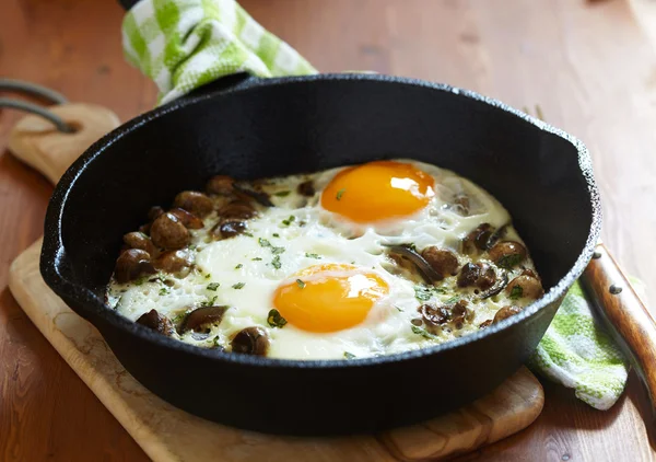Fried eggs with mushrooms — Stock Photo, Image