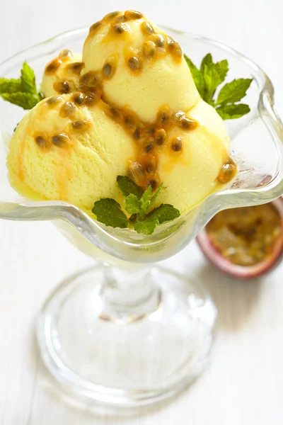 Fruit ice cream — Stock Photo, Image