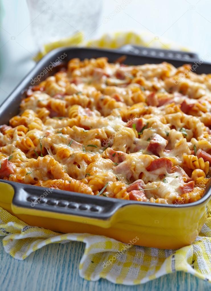Baked pasta with ham