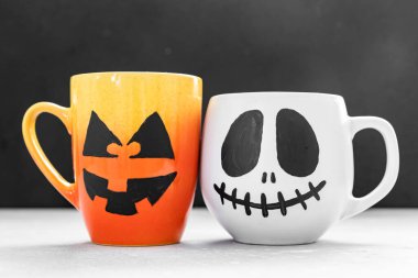 Korkunç Jacks suratlı bir kupa. Cadılar Bayramı geçmişi.