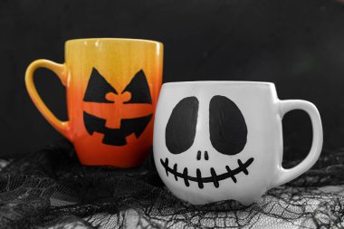 Korkunç Jacks suratlı bir kupa. Cadılar Bayramı geçmişi.