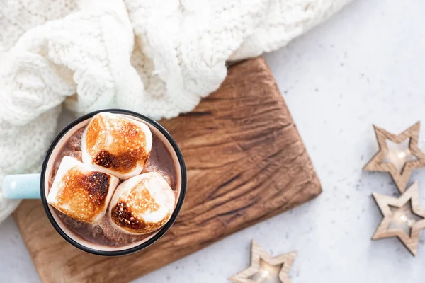 Hladká horká čokoláda s pečeným marshmallow — Stock fotografie
