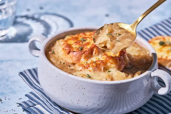 French onion soup, with cheese croutons — Stock Photo, Image