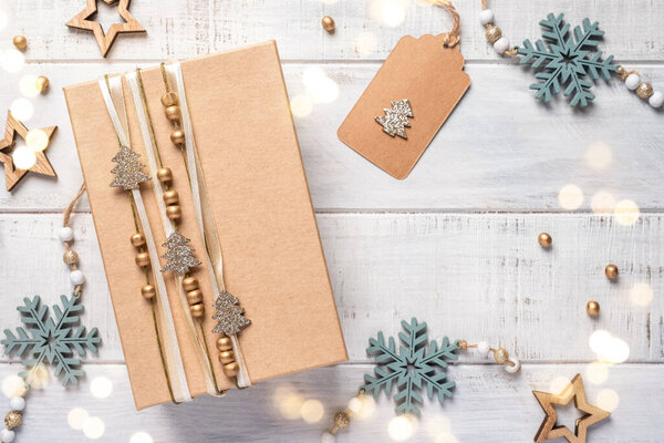 Рождественская подарочная коробка в ручной бумаге
