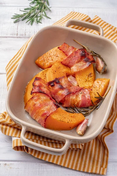 Pečená dýně obalená slaninou — Stock fotografie