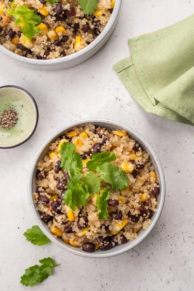 Quinoa met maïs en zwarte bonen — Stockfoto