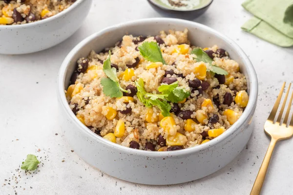 Quinoa med majs och svarta bönor — Stockfoto