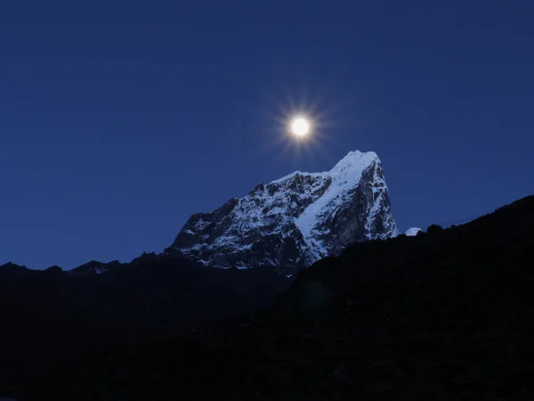 Vollmond über dem Himalaya — Stockfoto