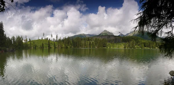 Lago di montagna — Foto Stock