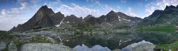 Yansımalı dağ gölü