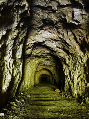eski maden tüneli.