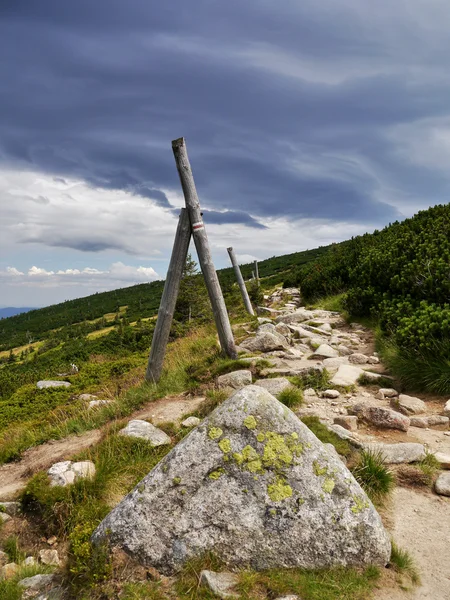 Montañas gigantes antes antes de la tormenta — Foto de Stock