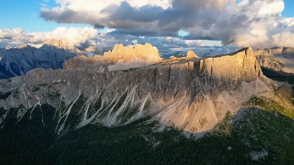 Picos Montaña Atardecer Los Dolomitas Italianos — Foto de Stock