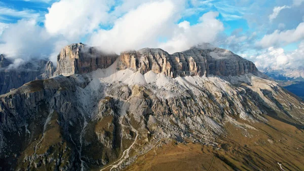 Bergslandskap Och Moln Den Italienska Dolomiterna Utsikt Ovanifrån — Stockfoto