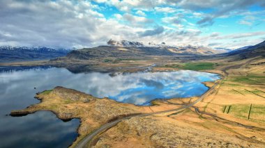 İzlanda. Yukarıdan İzlanda 'nın soyut manzarası