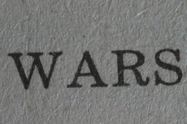 Das Wort Kriege Ist Auf Ein Blatt Papier Gedruckt Großaufnahme — Stockfoto