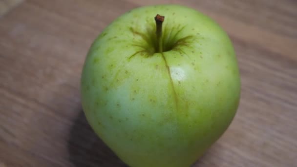 One Apple Reinette Simirenko Variety Video Green Apple Close — Stock Video