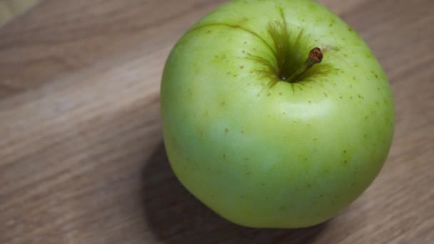 One Apple Reinette Simirenko Variety Video Green Apple Close — Stock Video