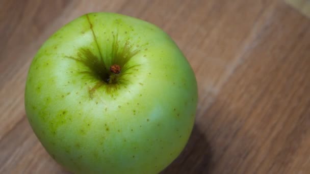 One Apple Reinette Simirenko Variety Video Green Apple Close — 图库视频影像