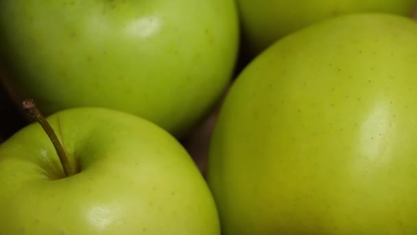 Cuatro Manzanas Verdes Macro Video Manzanas Variedad Reinette Simirenko — Vídeo de stock