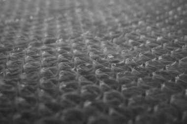 Baloncuk ambalajı kırılgan eşyaları paketlemek için kullanılan şeffaf plastik bir malzemedir. Düzenli aralıklarla, hava dolu yarımküreler (kabarcıklar) kırılgan nesneler için yastık sağlar.