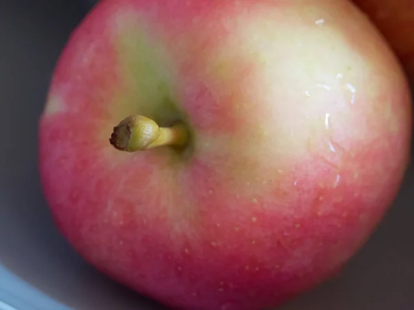 Ein Reifer Apfel Der Sorte Ligol Eine Nahaufnahme — Stockfoto