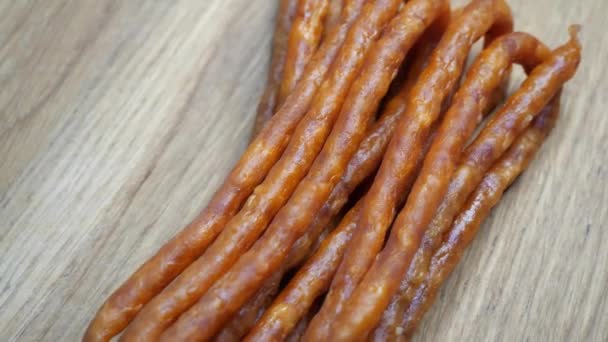 Thin Long Polish Sausage Kabanos Close Vídeo — Vídeo de Stock