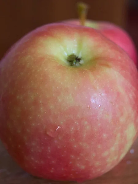 Ein Reifer Apfel Der Sorte Ligol Eine Nahaufnahme — Stockfoto