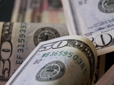 Kapanışta 50 dolar değerinde banknotlar. Amerikan kağıt parası.