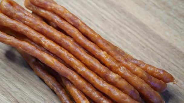 Thin Long Polish Sausage Kabanos Close Vídeo — Vídeo de Stock