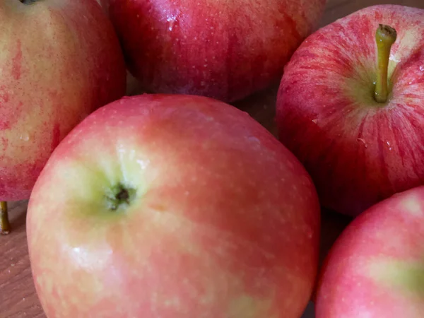 Makroaufnahme Reifer Roter Äpfel Der Gala Und Ligolsorten Apple Hautnah — Stockfoto