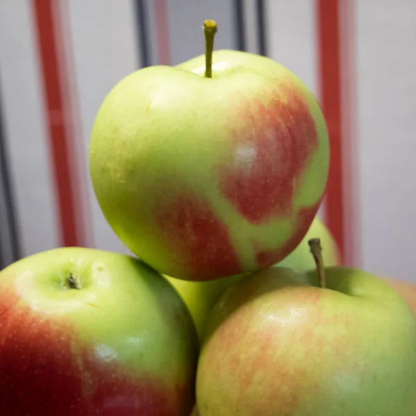 Ein Bund Saftige Rote Äpfel Eine Nahaufnahme Reife Früchte — Stockfoto