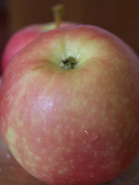 Ein Reifer Apfel Der Sorte Ligol Eine Nahaufnahme — Stockfoto