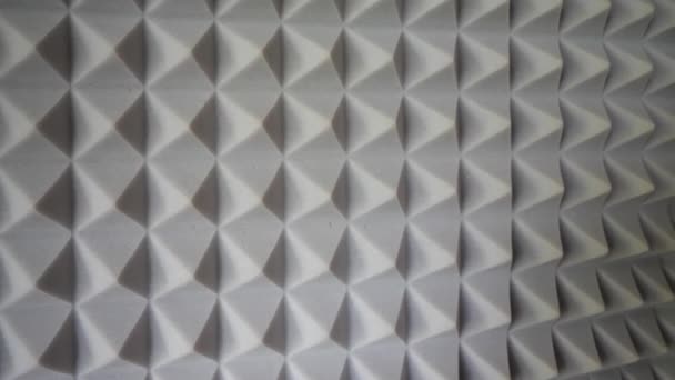 피라미드를 클로즈업합니다 어쿠스틱 Acoustic Foam 치료에 사용되는 셀러스 폼이다 공기중의 — 비디오