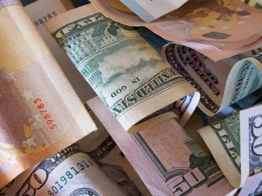 Nakit paralar ve avrolar birbirine karışmış, yakın çekim..