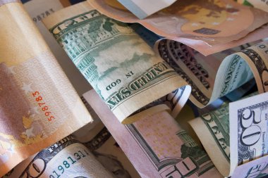 Nakit paralar ve avrolar birbirine karışmış, yakın çekim..