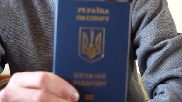 Démonstration Passeport Biométrique Ukrainien Gros Plan — Video