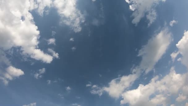 Witte Bewolking Een Blauwe Lucht Video — Stockvideo