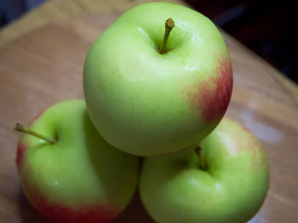 Ein Bund Saftige Rote Äpfel Eine Nahaufnahme Reife Früchte — Stockfoto