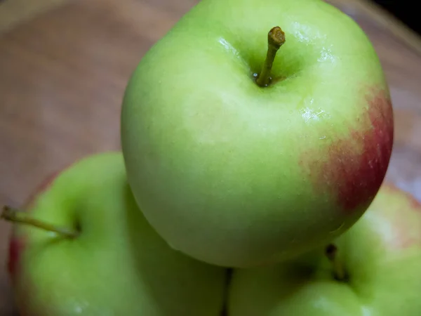 Ein Bund Saftige Rote Äpfel Eine Nahaufnahme Reife Früchte — Stockfoto