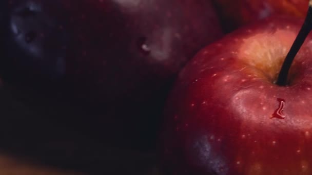 Ripe Red Apples Captured Close Video Video Soft Focus Rotation — Stockvideo