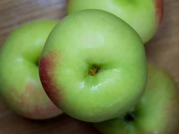 Ein Paar Rote Äpfel Eine Nahaufnahme Saftige Früchte — Stockfoto