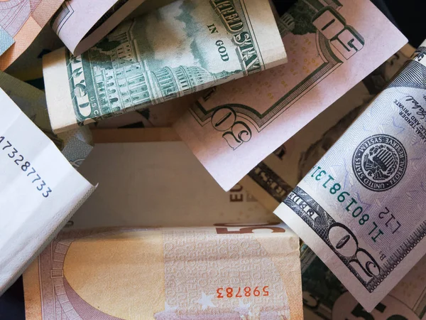 Nakit paralar ve avrolar birbirine karışmış, yakın çekim..