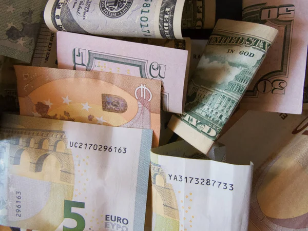 Nakit paralar ve avrolar birbirine karışmış, yakın çekim..