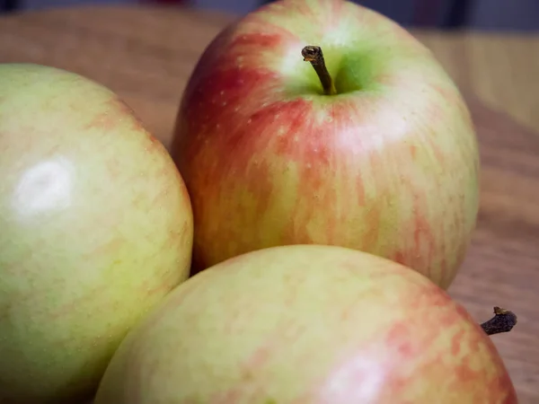 Three Ripe Gala Apples Close Shot Fruits Macro Photos — Stockfoto