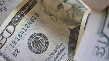 Bir dolar banknotunda Başkan Grant 'in portresi. Amerikan parası. Yakın çekim video, 4k.